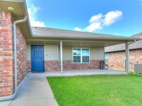 11104 NW 99th St in Yukon, OK - Building Photo - Building Photo