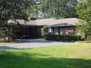 121 Woodland Cir in Milledgeville, GA - Building Photo - Building Photo