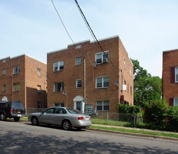 4242 Edson Pl NE in Washington, DC - Foto de edificio - Building Photo