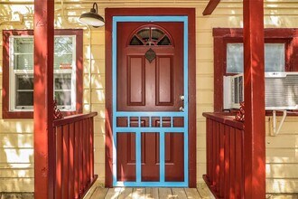 1312 Pine St in Georgetown, TX - Building Photo - Building Photo