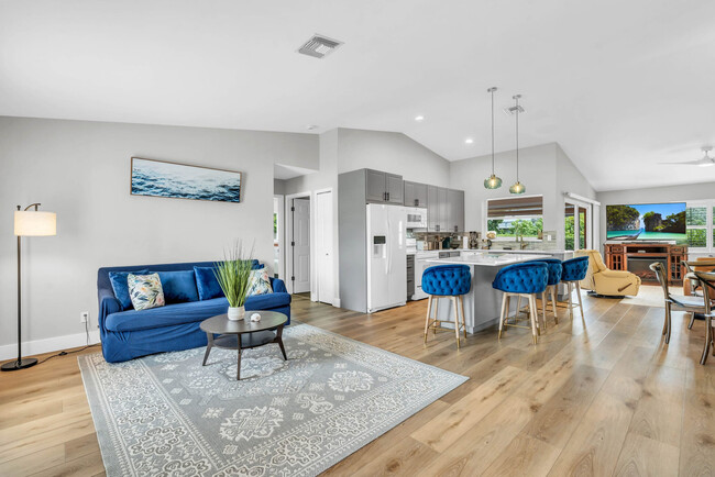 81 Wickliffe Dr in Naples, FL - Building Photo - Building Photo