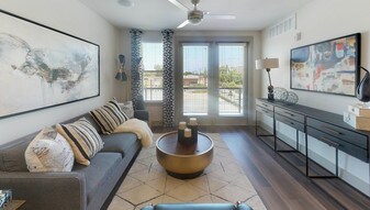 Seale 707 in Dallas, TX - Building Photo