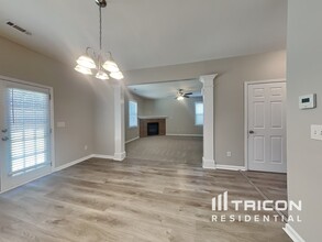 8953 Crestview Cir in Union City, GA - Building Photo - Building Photo