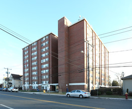 Meadow Hill Apartments in East Hartford, CT - Building Photo - Building Photo