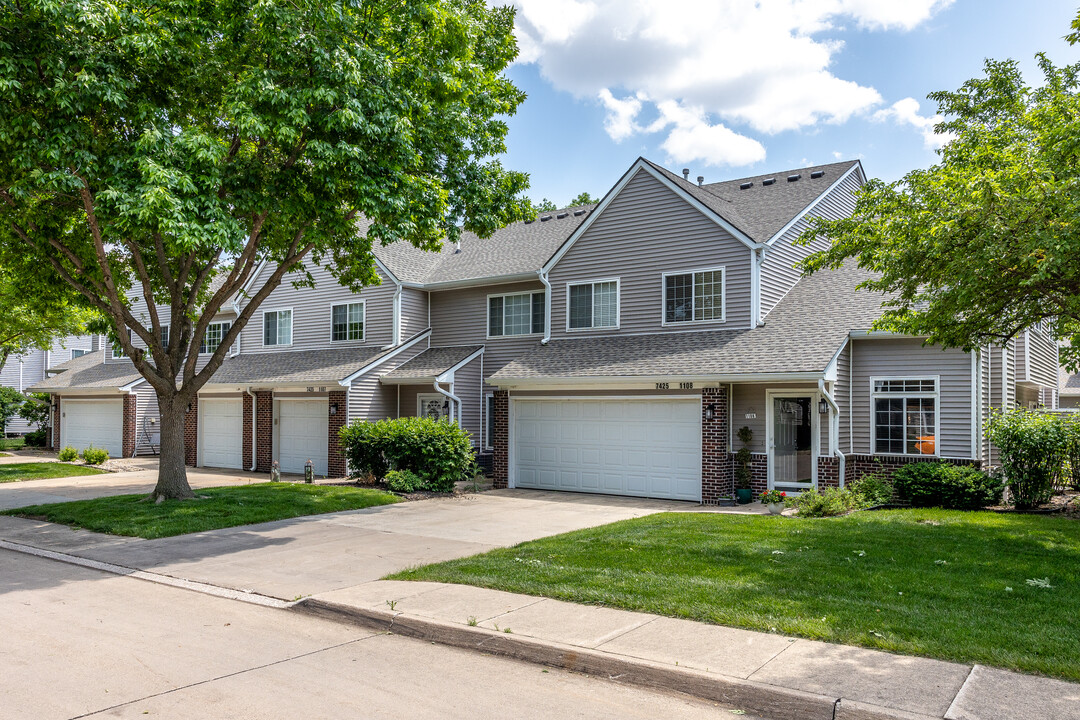 Villas at Bridgewood Crossing in West Des Moines, IA - Foto de edificio