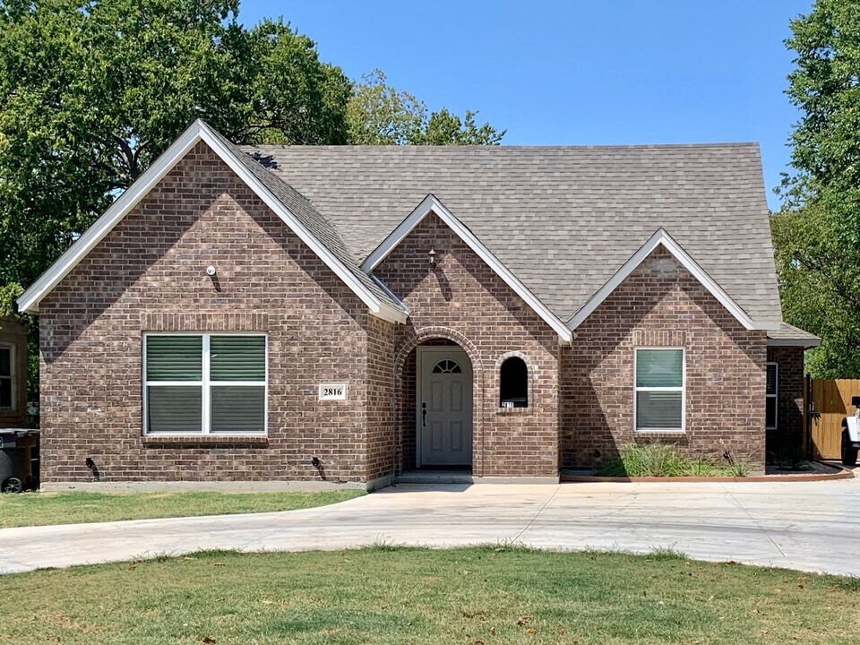 2816 W Biddison St in Fort Worth, TX - Building Photo