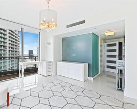 92 SW 3rd St, Unit 3810 in Miami, FL - Building Photo - Building Photo