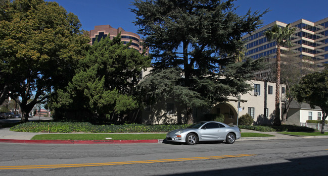 3517 Warner Blvd in Burbank, CA - Building Photo - Building Photo