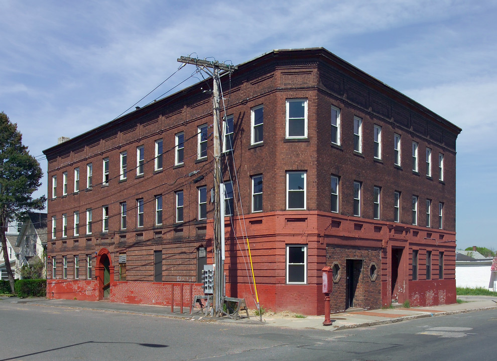 48-50 West St in Chicopee, MA - Building Photo