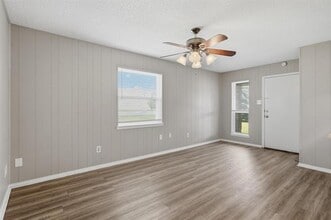 128 Meador Ln in Burleson, TX - Building Photo - Building Photo