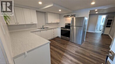 4 Fernwood Pl in Kitchener, ON - Building Photo - Building Photo