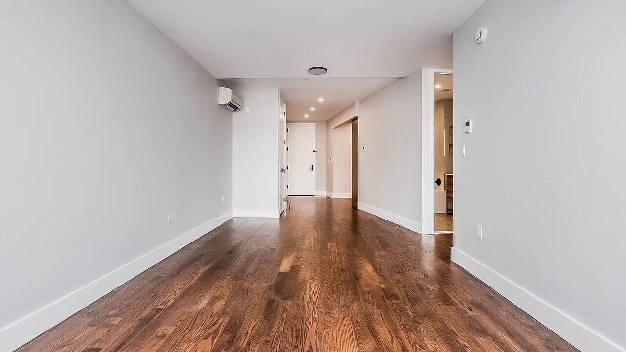 11-24-24 31st Dr in Queens, NY - Building Photo