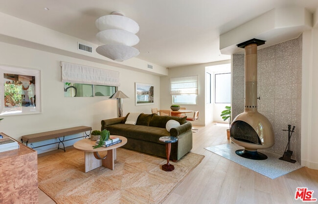8754 Dorrington Ave in Los Angeles, CA - Building Photo - Building Photo