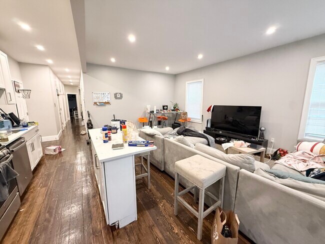 91 Hillside St, Unit 1 in Boston, MA - Foto de edificio - Building Photo