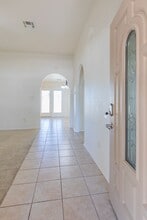 Beautiful Home W/Solar Panels in Alamogordo, NM - Building Photo - Building Photo