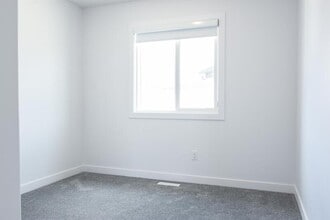 6548-65175 175 Ave NW in Edmonton, AB - Building Photo - Building Photo