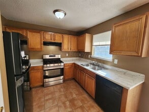 3081 Dogwood Ave in Decatur, GA - Building Photo - Building Photo