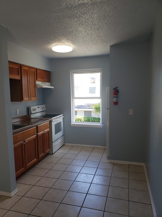 1017 Lake Ave in Metairie, LA - Building Photo