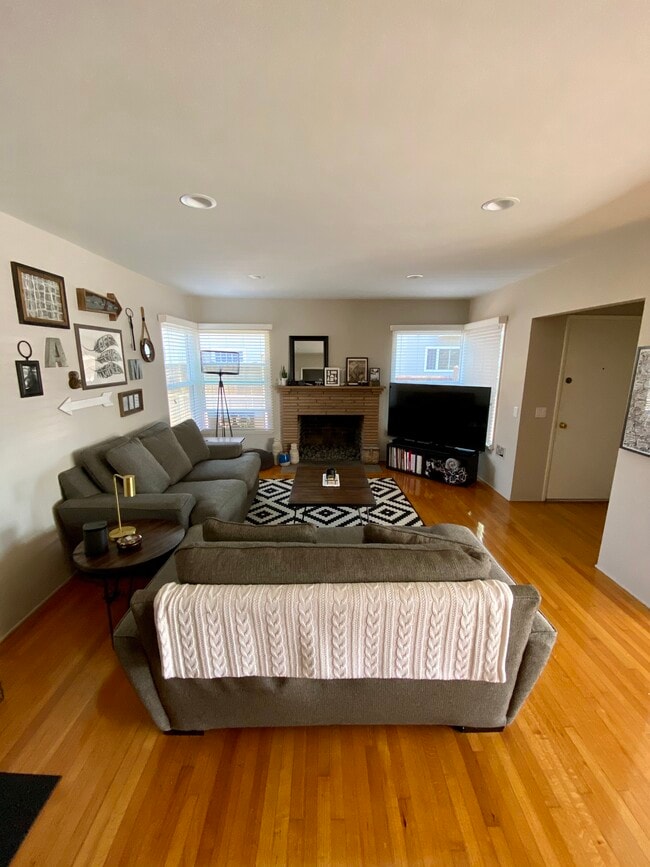 272 Termino Ave, Unit A in Long Beach, CA - Building Photo - Building Photo