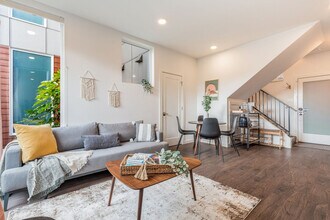1215 E Union St in Seattle, WA - Building Photo - Building Photo