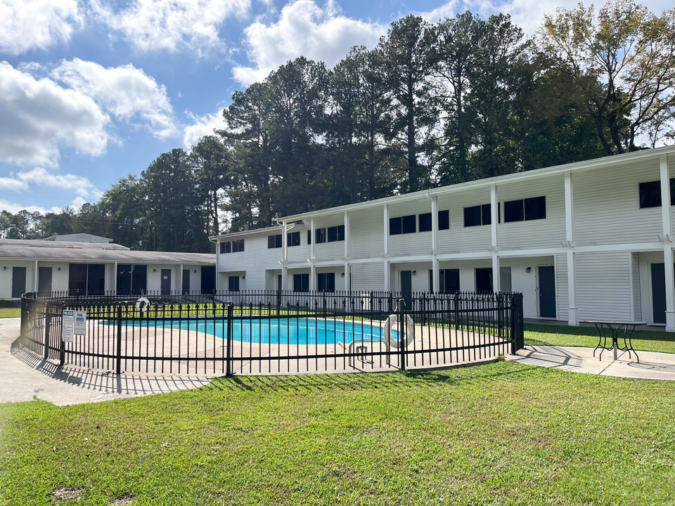 Courtyard Apartment Homes in Meridian, MS - Building Photo