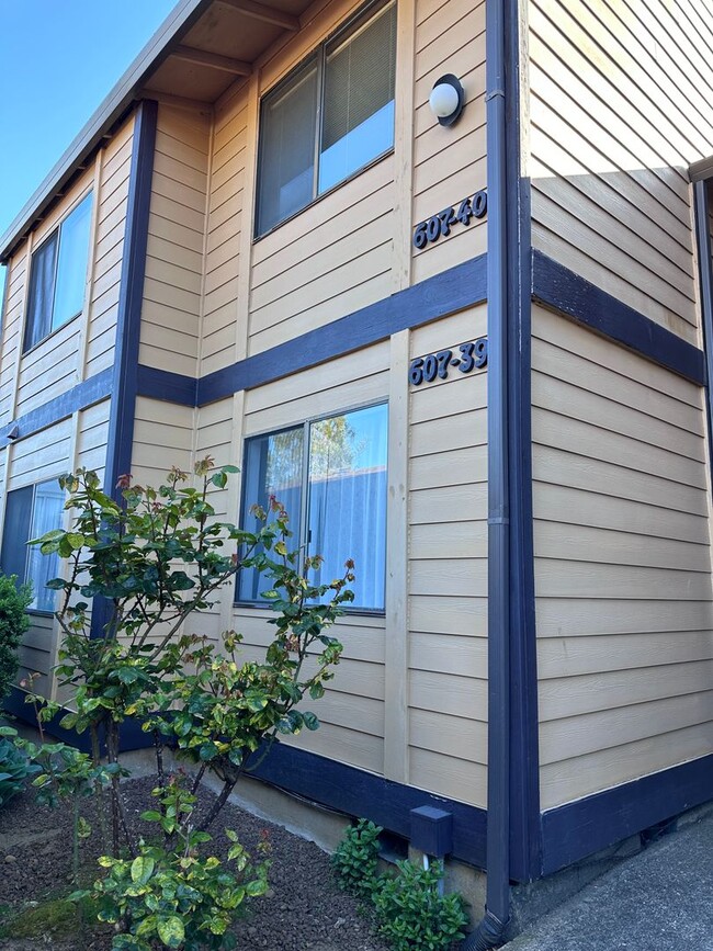 607 SE 121st Ave