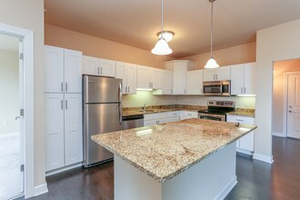 Worthington Apartments in Oconomowoc, WI - Building Photo - Interior Photo
