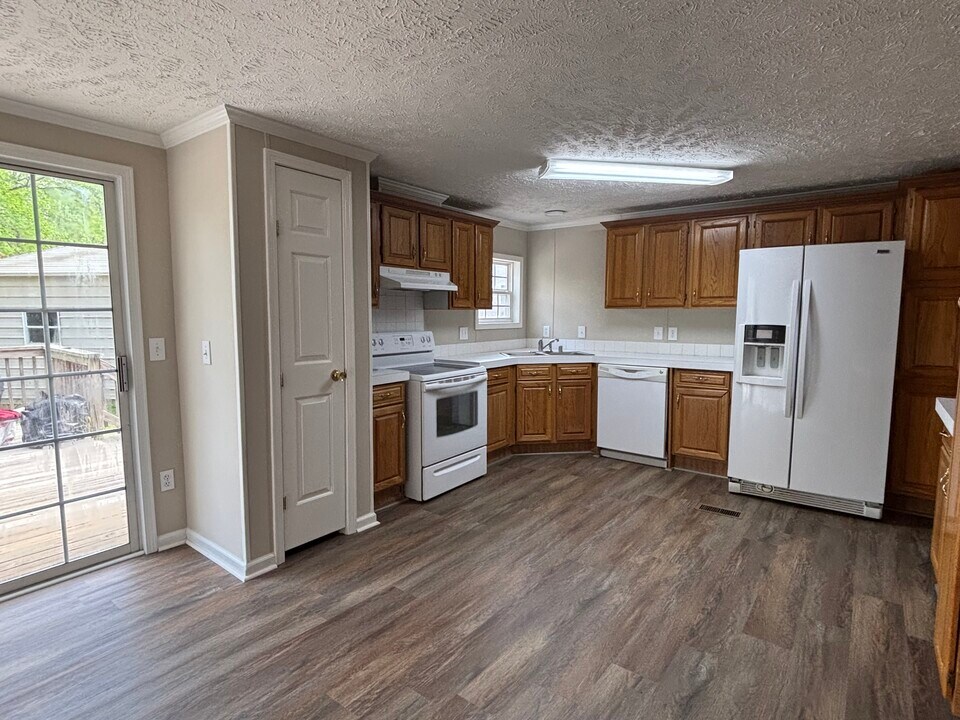 1327 Baity Bend Rd in Greensboro, NC - Building Photo