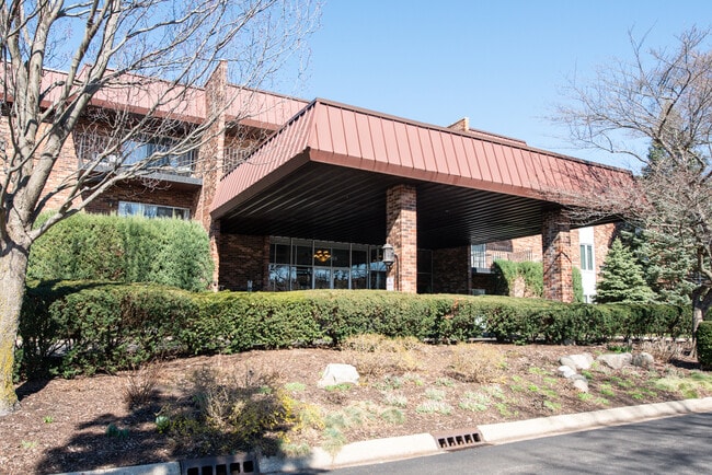 1049 W Ogden Ave in Naperville, IL - Building Photo - Building Photo