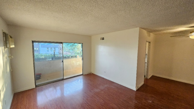 8315 Clinton Ave in West Hollywood, CA - Building Photo - Building Photo