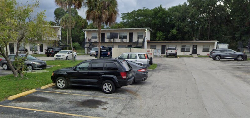 5261 Alhambra Dr in Pine Hills, FL - Building Photo