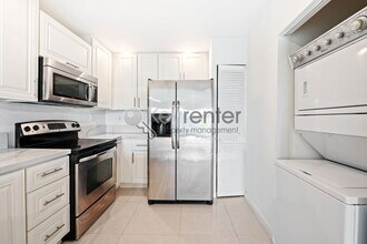 15685 SW 82nd Cir Ln in Miami, FL - Building Photo - Building Photo