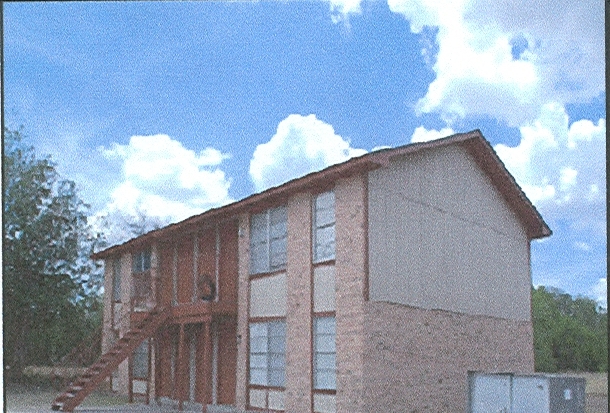 Reagan Road Apartments in Beeville, TX - Foto de edificio