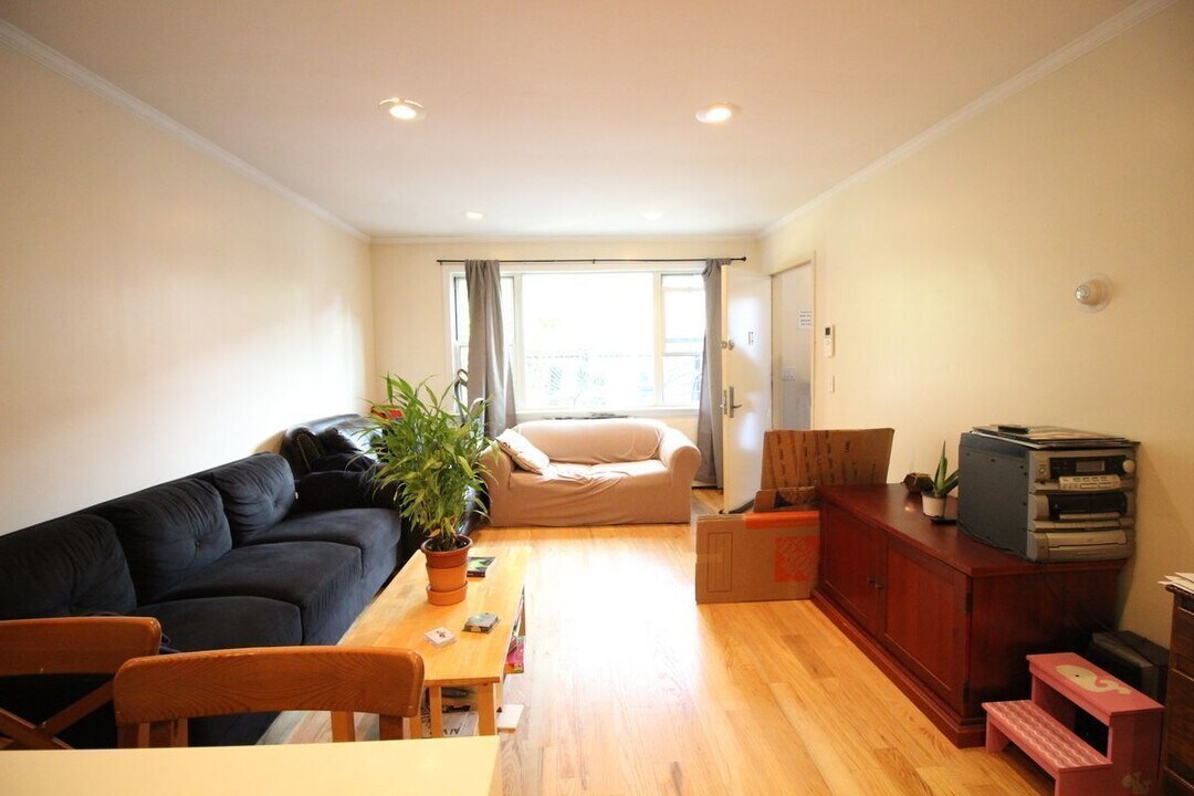 9 Monroe St in Brooklyn, NY - Building Photo