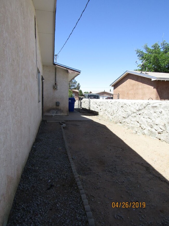 1172 Wingate Rd in Las Cruces, NM - Building Photo - Building Photo