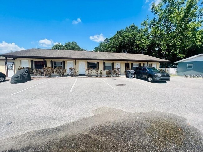 property at 979 Berkley Rd