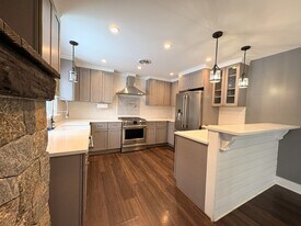 104 Cottage Rd in Enfield, CT - Building Photo