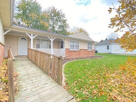 5969 Crestmoor Dr SE in Kentwood, MI - Building Photo