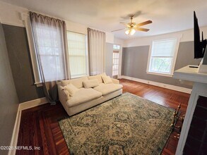 146 W 6th St in Jacksonville, FL - Foto de edificio - Building Photo