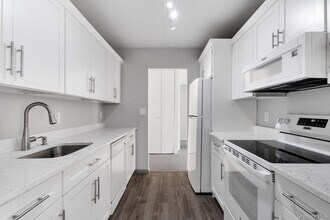 300 High Point Dr in Hartsdale, NY - Building Photo - Building Photo