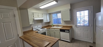 9824 W Cornell Pl in Lakewood, CO - Building Photo - Building Photo