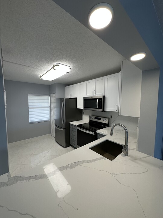 11346 Taft St, Unit 11346 in Pembroke Pines, FL - Building Photo