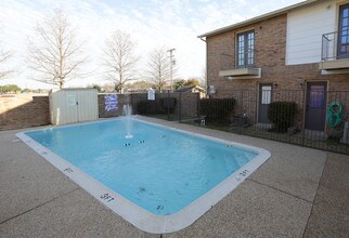 Highlands of Grand Prairie in Grand Prairie, TX - Foto de edificio - Building Photo