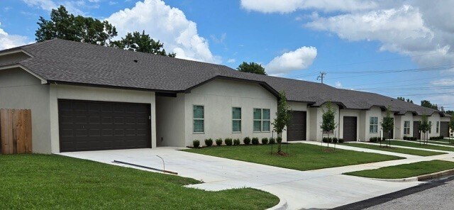 6243 E 28th St in Tulsa, OK - Foto de edificio