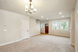 7029 NW Snowdrop Ter in Portland, OR - Building Photo - Building Photo
