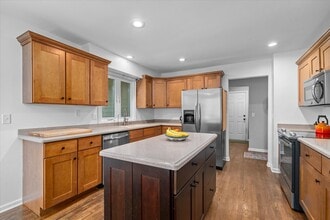 2 Cedar Gate Cir in Sugar Grove, IL - Building Photo - Building Photo