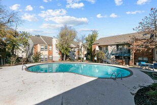 Walnut Creek in Oklahoma City, OK - Building Photo