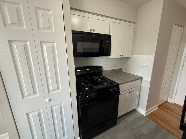 property at 3001 N Thatcher Ave