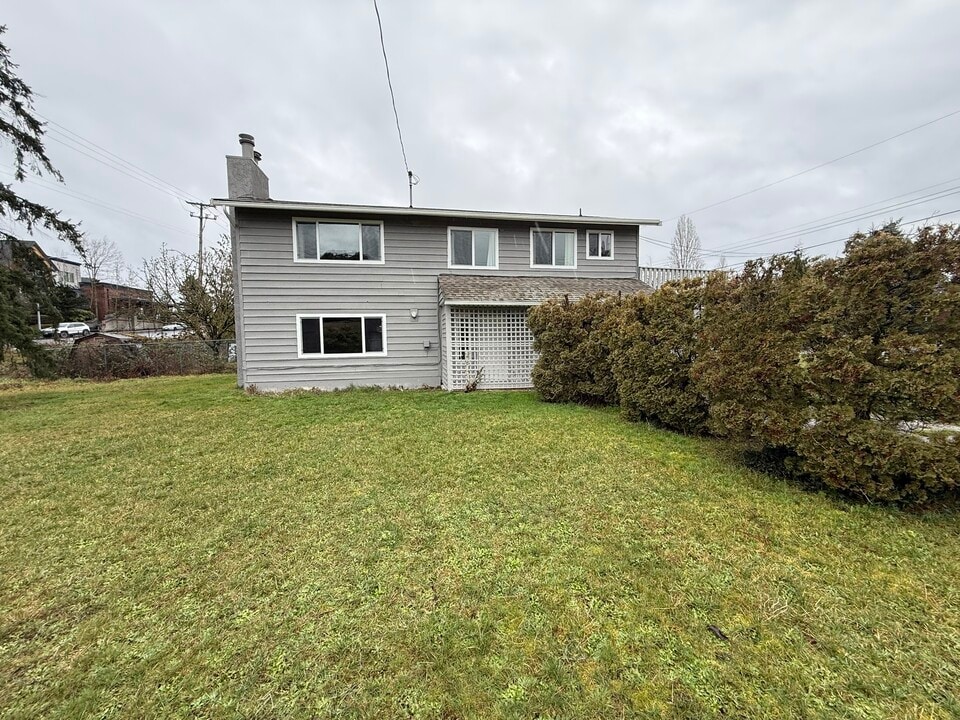 202 Derby Pl in Nanaimo, BC - Building Photo