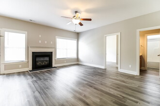 445 Timber Meadow Lake in Fuquay Varina, NC - Building Photo - Building Photo